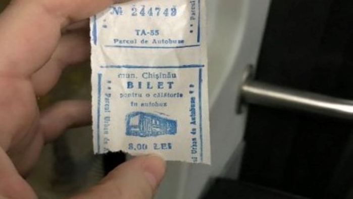 O poză cu un bilet de autobuz, la prețul de 8 lei, a devenit virală pe internet