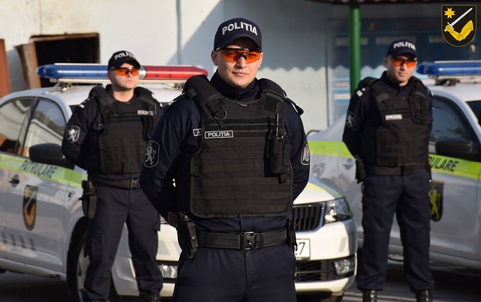 Polițiștii de patrulare din țară, în ținute noi. Cum arată „update-ul” uniformelor ofițerilor?