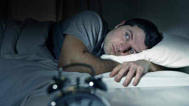 Lipsa somnului poate duce la dezvoltarea unor boli cronice, inclusiv cancerul. Avertismentul medicilor