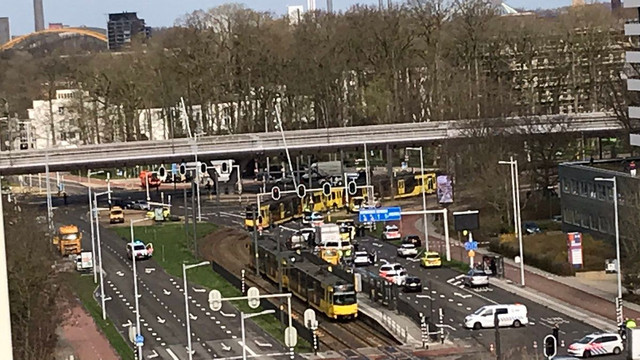 Mai multe persoane au fost rănite după ce un individ a deschis focul într-un tramvai din Olanda