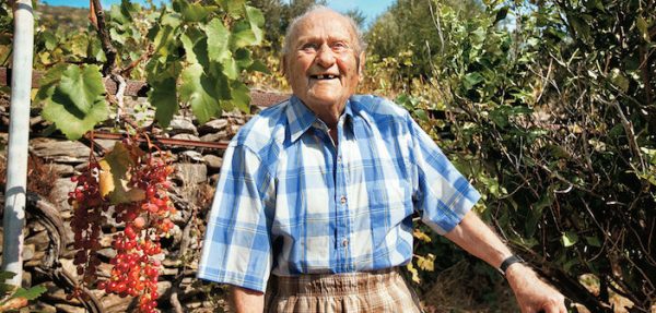 Povestea incredibilă a bărbatului care a refuzat chimioterapia și a trăit 102 ani. Care a fost secretul său