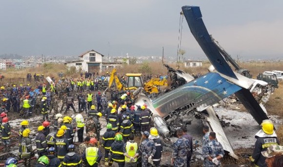Avion cu 71 de oameni la bord, prăbușit în Nepal! Cel puțin 40 dintre ei au murit