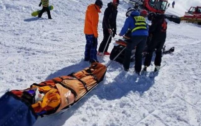 VIDEO Teroare la schi: un telescaun rămâne fără frâne şi aruncă turiştii ca păpuşile în aer  Citeste