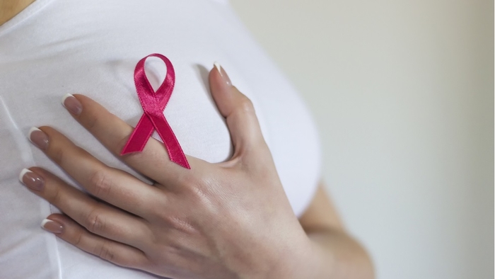 Cum îți palpezi sânii corect pentru a preveni cancerul mamar?