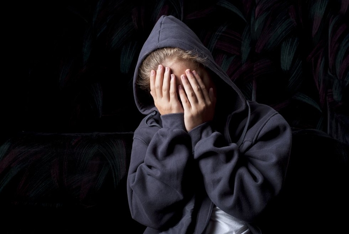 Drogată, violată și lăsată însărcinată la 14 ani. ”Poliția a dat vina pe mine”