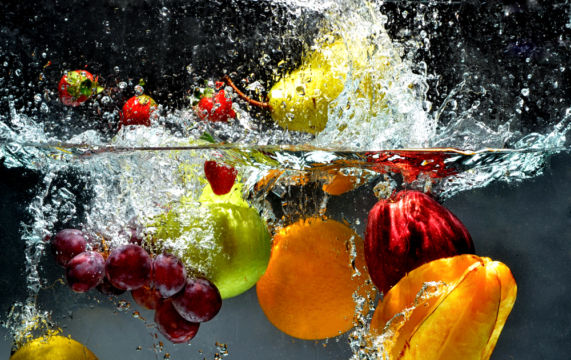 Ingredientul care te ajuta sa indepartezi pesticidele de pe fructe