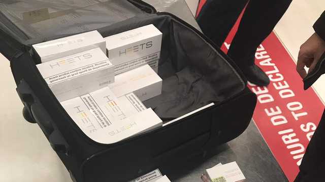 Cetățean al Turciei, prins la Aeroport cu valiza plină de produse nedeclarate