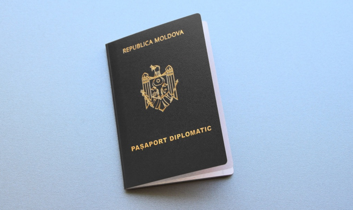Le-ar fi perfectat pașapoarte diplomatice false, ajutându-i să iasă din țară. Un turc, acuzat de favorizarea migrației ilegale