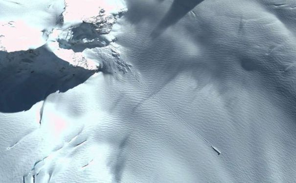 Ce s-a prăbuşit în Antarctica? Obiectul MISTERIOS descoperit prin Google Earth | VIDEO